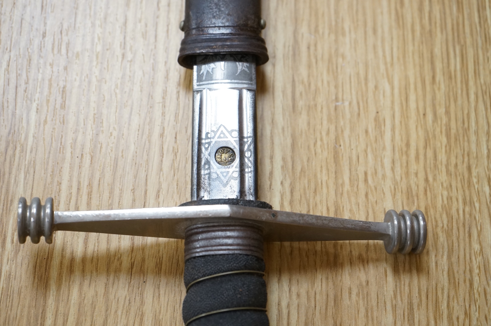 World War I Scottish infantry officer’s undress sword, etched and polished regulation blade with crowned GVR cipher and regulation cruciform hilt, in its steel scabbard